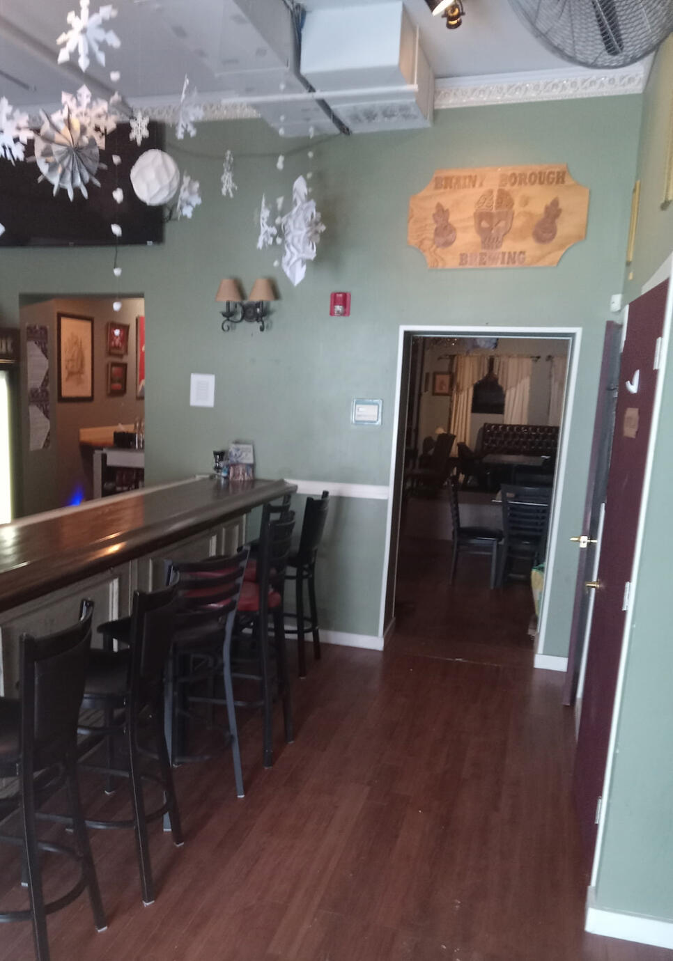 Interior: Walls and Moulding